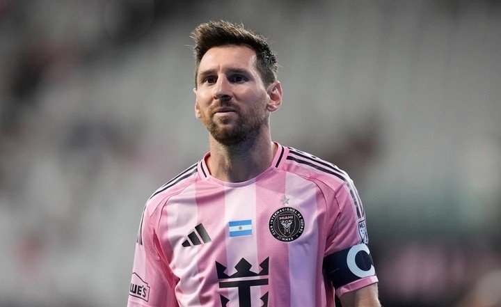 Chuyên gia chuyển nhượng Fabrizio Romano cho biết Lionel Messi không có ý định chia tay Inter Miami. (Ảnh: AP)