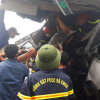 Kịp thời cứu hai nạn nhân mắc kẹt trong xe ô tô bị tai nạn