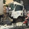 Cabin xe tải bẹp dúm khi đâm container, một người chết