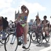 Hơn 3.000 người Anh khỏa thân đạp xe trên đường phố