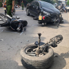 Ô tô 'điên' tông liên hoàn xe bồn và 2 xe máy, tài xế thương nặng