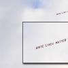 Thông điệp phân biệt chủng tộc xuất hiện trên bầu trời giữa trận đấu giải Ngoại hạng