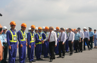 Hai đường băng hư hỏng tại Nội Bài và Tân Sơn Nhất chính thức được cải tạo