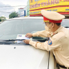 Đắk Nông: Dán thông báo phạt trên các phương tiện vi phạm giao thông