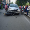 Ô tô tông liên hoàn 4 xe máy trên phố Hà Nội, 6 người nhập viện