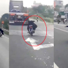 Phẫn nộ nam thanh niên lái xe máy 'diễn xiếc', lao vun vút trên quốc lộ 1A