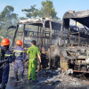 Đà Nẵng: 2 xe giường nằm bốc cháy dữ dội, kèm nổ lớn trong bến