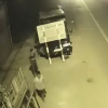 Hai thiếu niên trộm xe tải, tông cột đèn trong lúc bỏ chạy
