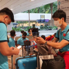 Singapore tăng kiểm soát dịch: Cầu thủ Việt Nam tự cách ly, ăn uống tại phòng