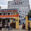 Bệnh viện trao nhầm con ở Hà Nội: Chồng đến tận chỗ vợ làm đập phá
