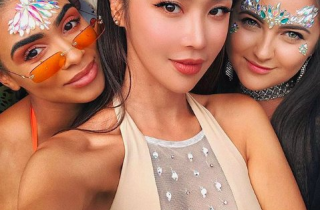 Cô gái khoe thân hình nóng bỏng tại lễ hội nhạc điện tử lớn nhất thế giới