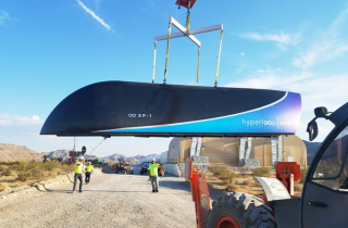Mỹ chạy thử tàu Hyperloop One, chở người siêu tốc bằng đệm không khí