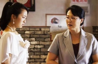 Uất nghẹn vì chồng cờ bạc nợ nần rồi đổ tại vợ \