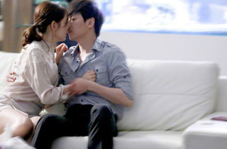 Chán vợ cổ hủ, chồng ra ngoài tòm tem với đồng nghiệp, để rồi bị cô bồ \