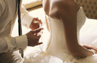 Trút bỏ quần áo của vợ trong đêm tân hôn, tôi mới biết được sự thật đắng ngắt