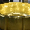 Ngâm mình trong bồn tắm bằng vàng trị giá hơn 7,1 triệu USD