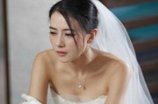 Đêm tân hôn, chồng đại gia đã mời thêm người 