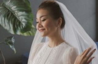 Thanh Hằng mặc áo cưới, úp mở chuyện lên xe hoa khiến fan nháo nhác