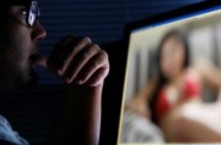 Ngoại tình, chat sex “có nghề” trên mạng, chồng tôi vẫn bao biện bằng lý do khó tin