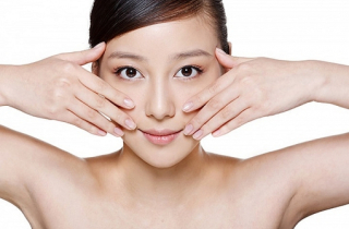 Học cách massage mặt giúp trẻ hơn 10 tuổi của người Nhật