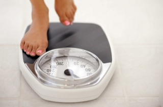 Tự kiểm tra cân nặng mỗi ngày giúp giảm cân dễ dàng hơn