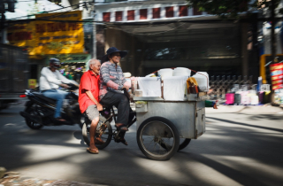 Tình yêu cổ tích giữa Sài Gòn