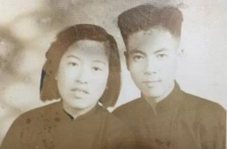 \'Đừng lo lắng và hãy chờ nhé, em sẽ đi tìm anh\'