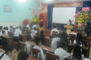 Lễ khai giảng đặc biệt lúc ban đêm