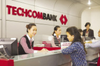 Người nhà sếp Techcombank chi hơn 20.000 tỷ gom cổ phiếu TCB trước ngày lên sàn