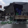 Container đâm xe tải, hàng nghìn vỏ bia tràn xuống quốc lộ 5