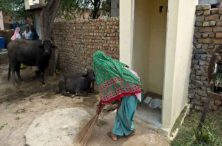 Ấn Độ: Ly dị vì chồng không xây nhà vệ sinh