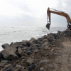 Phú Yên: Đổ 15.000 m3 đá tảng gia cố kè biển