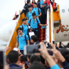 U23 Việt Nam trở về giữa biển người chào đón