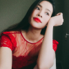 Hoa hậu Phạm Hương khoe ảnh cận mặt, dân mạng phát hiện điểm lạ