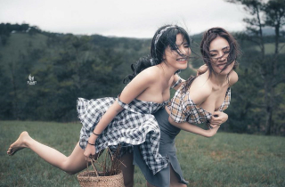 Ảnh phản cảm của Thư Dung và loạt scandal bị điểm huyệt trong phim hài Tết