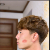 Minh Vương khoe dấu son môi trên má trước thềm Valentine
