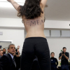 Bầu cử Ý: Để ngực trần phản đối ông Berlusconi