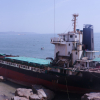 “Xẻ thịt” tàu gặp nạn trên vịnh Quy Nhơn bán phế liệu
