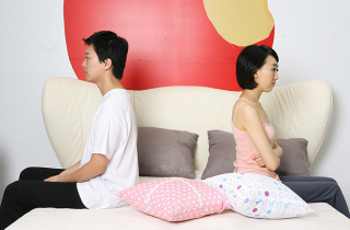 Khóc thét khi biết nguyên nhân kỳ lạ khiến chồng mình bất lực \'cục bộ\'