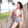 Tú Hảo gia nhập hội mỹ nhân diện bikini sexy ngày hè