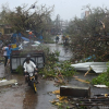 Dân Ấn Độ hoảng sợ khi siêu bão quật nát cửa kính