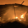 Cháy dữ dội kho phế liệu sát khu trọ công nhân ở Bình Dương