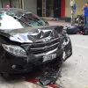 Ô tô 'điên' tông liên hoàn trên phố Hà Nội, 2 mẹ con đi xe máy bị thương nặng
