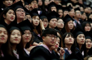 Bị gây khó, học sinh Trung Quốc không chọn du học Mỹ