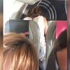 Cặp đôi thản nhiên làm “chuyện ấy” trên máy bay đông người