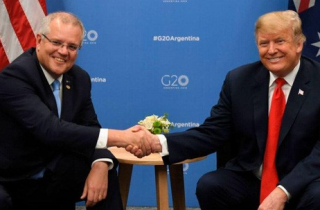 Tổng thống Donald Trump lấp lửng việc đánh thuế Úc