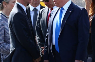 Tổng thống Trump đem tranh cãi đến Anh