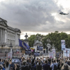 Người Anh biểu tình phản đối Trump trước Điện Buckingham