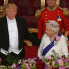 Tổng thống Donald Trump vi phạm nghi thức Hoàng gia Anh
