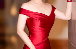 Đinh Hiền Anh - bà xã Thứ trưởng mặc thanh lịch đẹp hút ánh nhìn